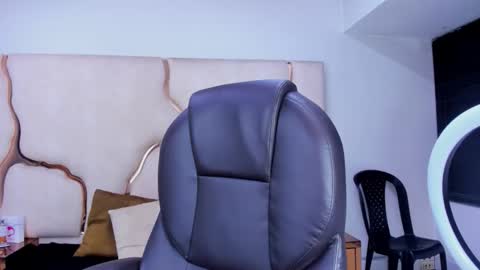 miahsex69 online show from December 18, 4:08 am