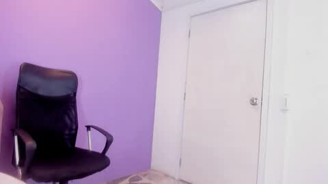 miajhonsonx online show from November 15, 3:46 pm