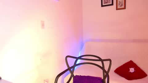 Snapshot of miaknox chatting on February 17, 9:03 am Mia online show from February 17, 9:03 am