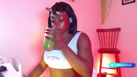 Snapshot of miaknox chatting on March 4, 9:07 am Mia online show from March 4, 9:07 am