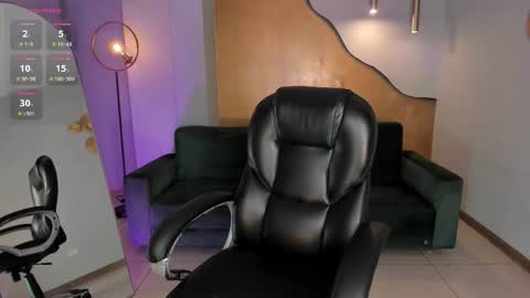 Call me Mia  online show from November 19, 8:51 pm