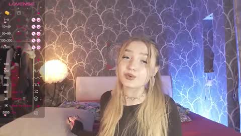 Mia online show from March 4, 2:14 pm