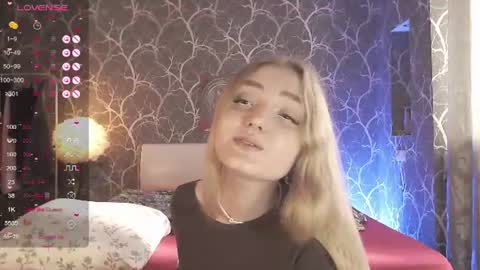 Mia online show from July 27, 2:47 pm