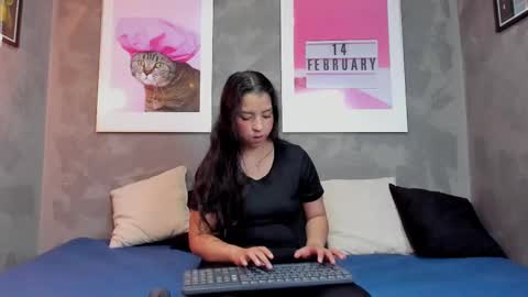 Mia online show from October 6, 8:59 pm