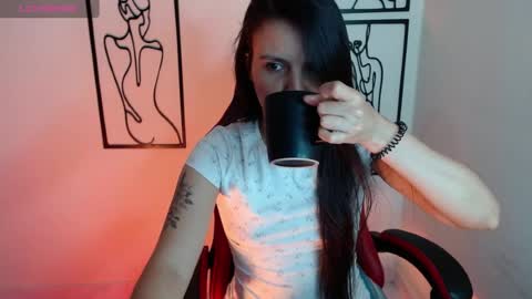 miarobinn_ online show from August 9, 10:09 am
