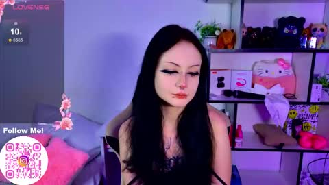 Mia  online show from December 18, 7:09 pm