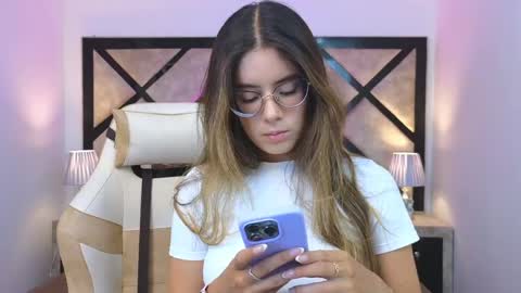 Mia online show from May 20, 7:09 pm