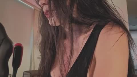 Mia online show from March 26, 6:13 pm