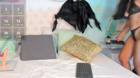 Mia online show from October 17, 12:53 pm