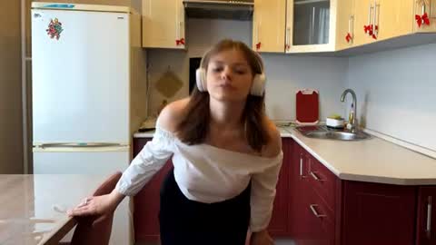 Mia online show from July 28, 2:13 pm