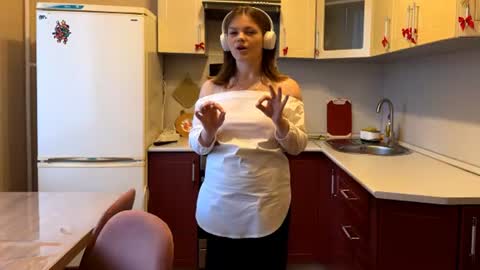 Mia online show from July 28, 12:48 pm
