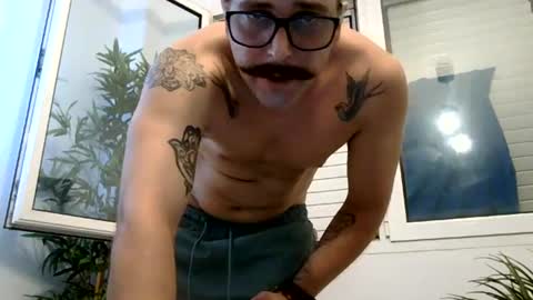 MILO MIAMI online show from July 29, 12:10 am