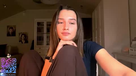 Emily online show from November 16, 3:47 pm