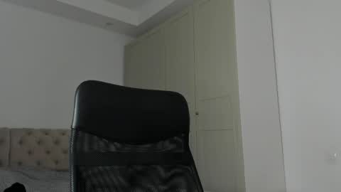 MichaelEvansx online show from April 16, 9:39 pm