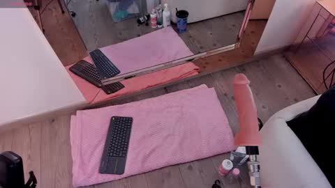 michelle_cutee_ online show from December 1, 8:40 pm