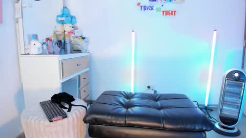 Michelle online show from October 18, 1:43 am