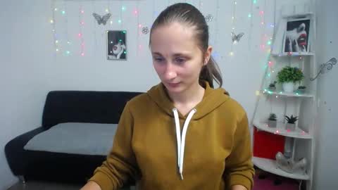 Snapshot of michellee11 chatting on September 26, 11:18 am Michel online show from September 26, 11:18 am