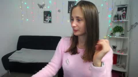 Snapshot of michellee11 chatting on October 15, 11:22 am Michel online show from October 15, 11:22 am