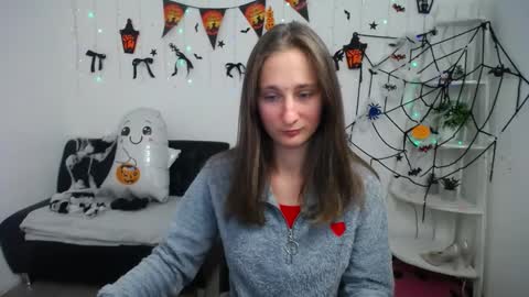 Snapshot of michellee11 chatting on October 16, 12:16 pm Michel online show from October 16, 12:16 pm