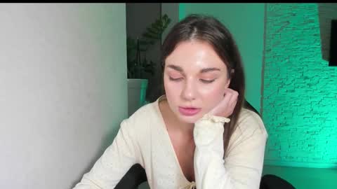 Michellee online show from December 2, 6:17 pm