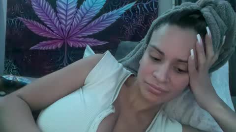 Snapshot of micielo87 chatting on March 4, 6:26 am Skye online show from March 4, 6:26 am