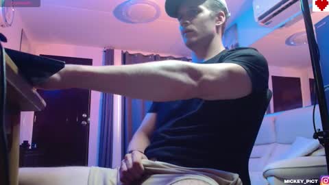 Mickey online show from November 10, 8:17 am