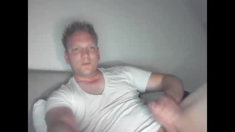 mickkxl online show from May 4, 10:22 am