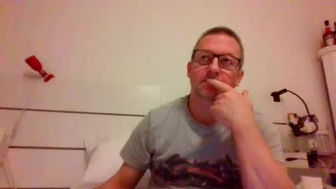 Snapshot of middleton2021 chatting on October 11, 6:11 pm middleton2021 online show from October 11, 6:11 pm