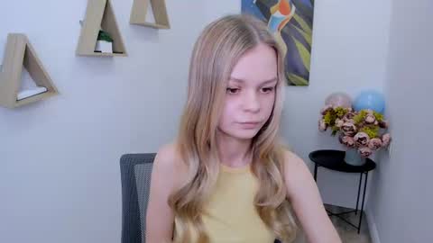 midnighteaura online show from June 24, 11:06 am