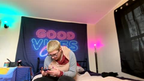 midnightmochi2 online show from April 3, 7:43 pm