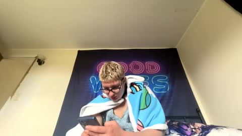 midnightmochi2 online show from April 28, 6:56 pm