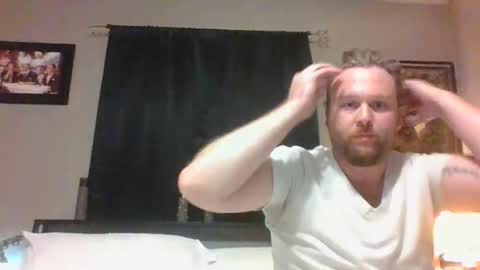 Snapshot of midwestlovers1990 chatting on November 1, 6:01 am midwestlovers1990 online show from November 1, 6:01 am