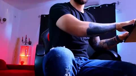 MightyAaron online show from December 19, 7:37 am