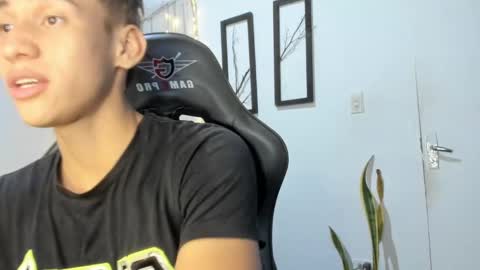 Miguel Hernandez online show from February 16, 1:47 am