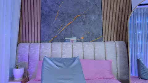 miia scoott  online show from April 8, 11:57 am