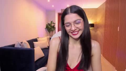 Mia online show from November 3, 11:11 am