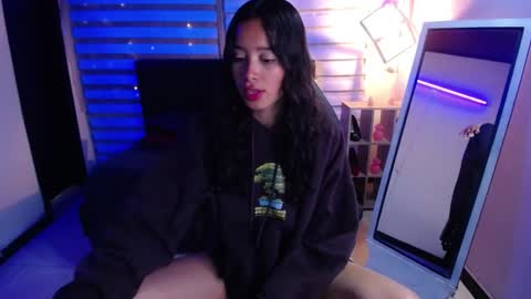 miiaa_evans1 online show from October 6, 12:56 pm