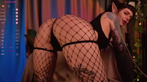 mika_moon_ online show from February 1, 4:24 am