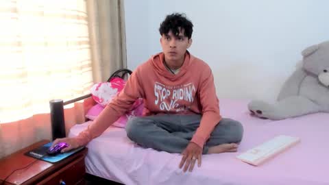 Snapshot of mikael_stor chatting on October 15, 12:06 pm mikael_stor online show from October 15, 12:06 pm