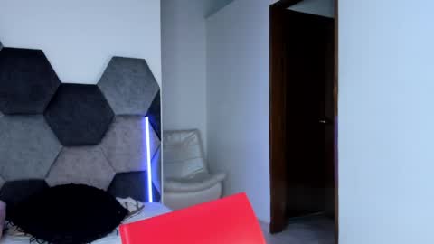 Mikaela blondie bigass online show from May 3, 11:22 pm