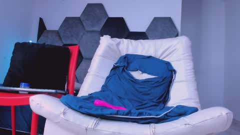 Mikaela blondie bigass online show from April 17, 10:34 pm