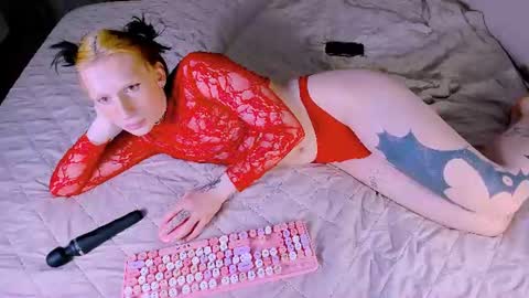 mikaella_nicole online show from June 15, 7:28 pm