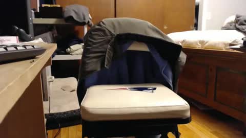 Snapshot of mike694fun chatting on October 19, 8:57 pm mike694fun online show from October 19, 8:57 pm