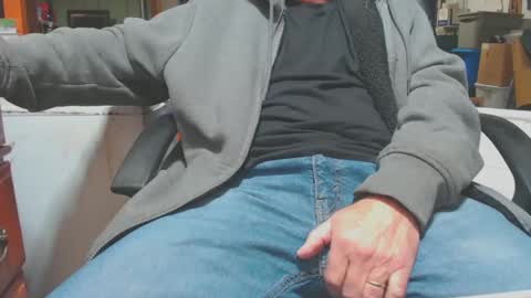 Snapshot of mike694fun chatting on December 9, 9:37 pm mike694fun online show from December 9, 9:37 pm