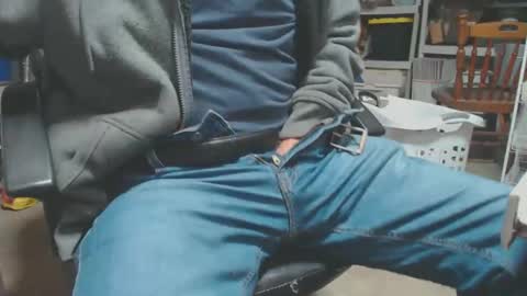 Snapshot of mike694fun chatting on December 11, 10:06 pm mike694fun online show from December 11, 10:06 pm