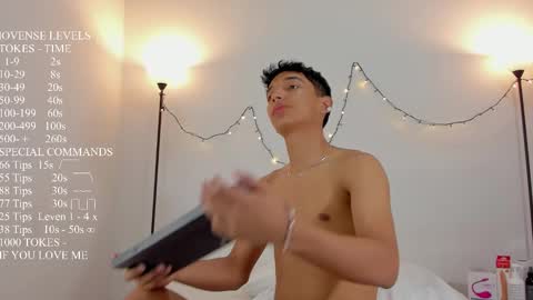 Snapshot of mike__tylor01 chatting on December 30, 12:09 pm Mike Tylor online show from December 30, 12:09 pm