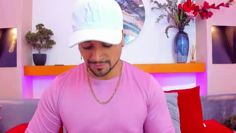 Snapshot of mike_estevess chatting on February 20, 4:50 am   online show from February 20, 4:50 am
