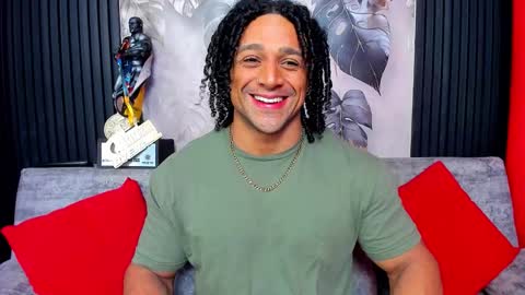 Snapshot of mike_estevess chatting on October 2, 9:19 am   online show from October 2, 9:19 am