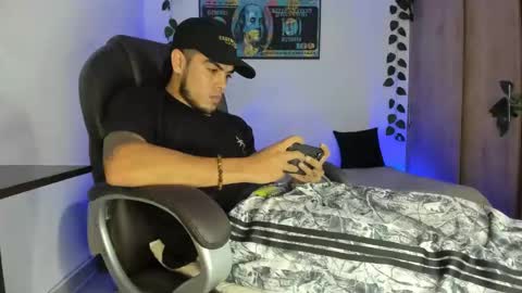 mikee_scooth online show from March 9, 7:23 am