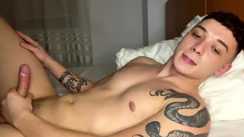 Snapshot of mikelaur chatting on December 7, 9:39 pm MikeLaur online show from December 7, 9:39 pm